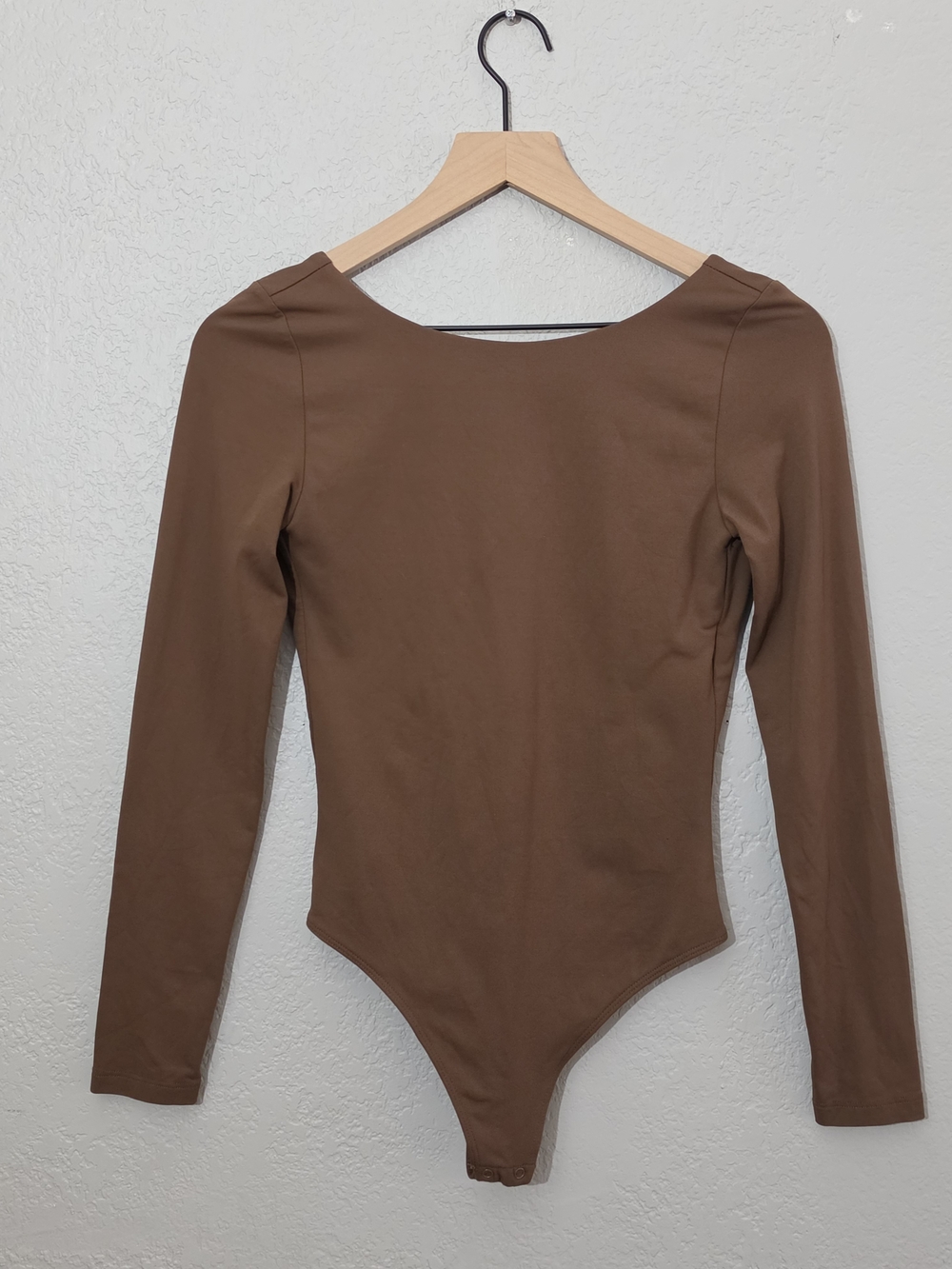 Aritzia Babaton Contour Bodysuit Back V Chestnut Brown Long Sleeve Women Small